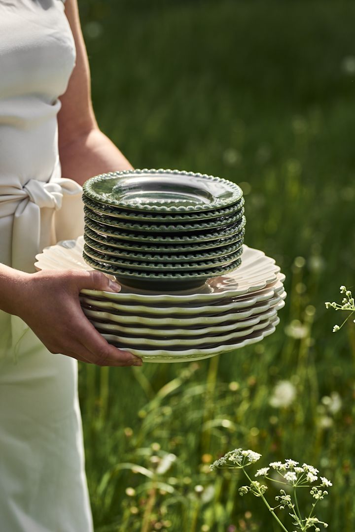 Elegant Outdoor Summer Table Setting : Items Needed to Set an