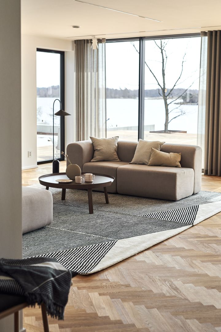Lay the rectangles rug from NJRD side by side to create the perfect cosy rug in your living room. 