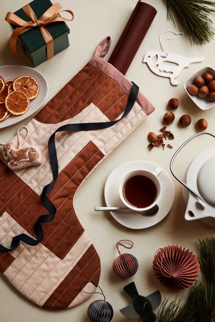 Scandi Christmas decorations from Broste Copenhagen are in warm colours and consist of Christmas stockings, paper decorations and sweet touches from nature.