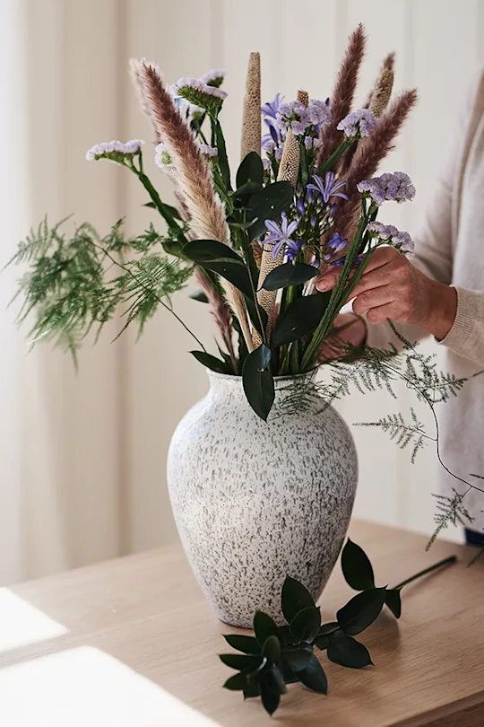 How to choose the right vase for your bouquet of flowers 3 tips from