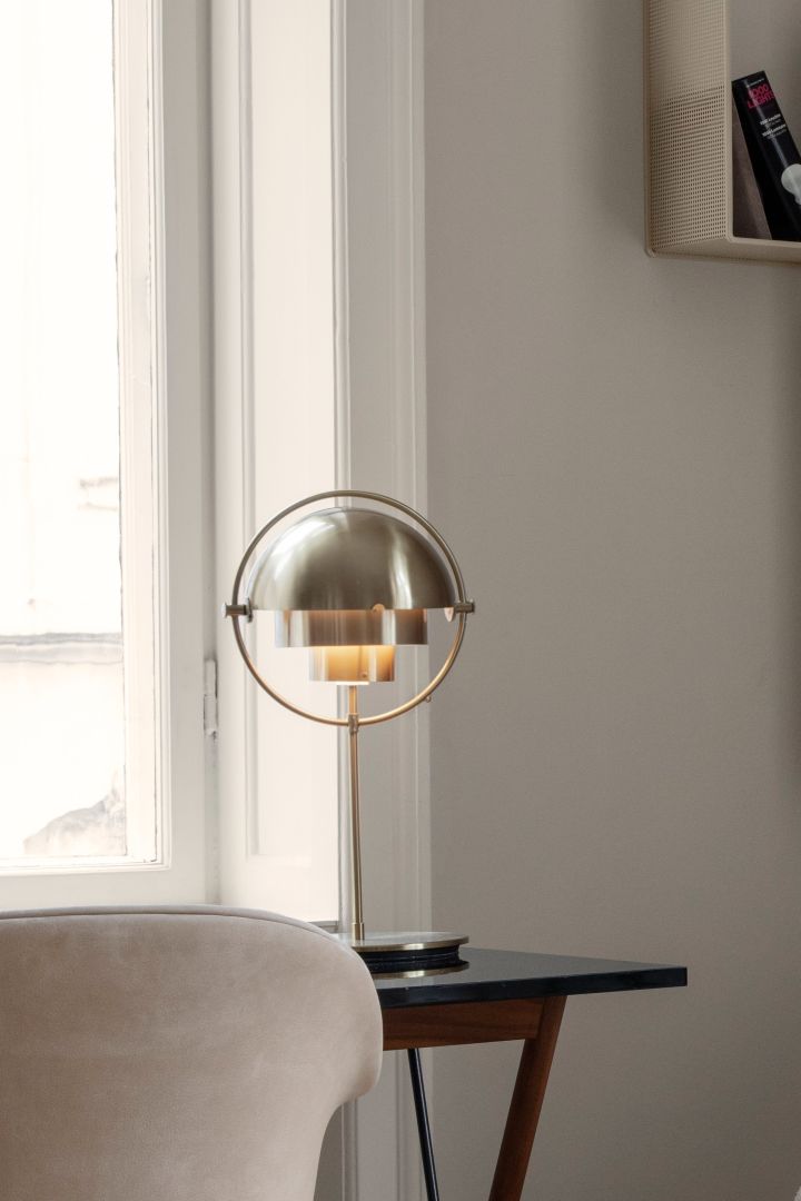 Here you see a classic Scandinavian design lamp, the multi-lite table lamp from Gubi in brass. 