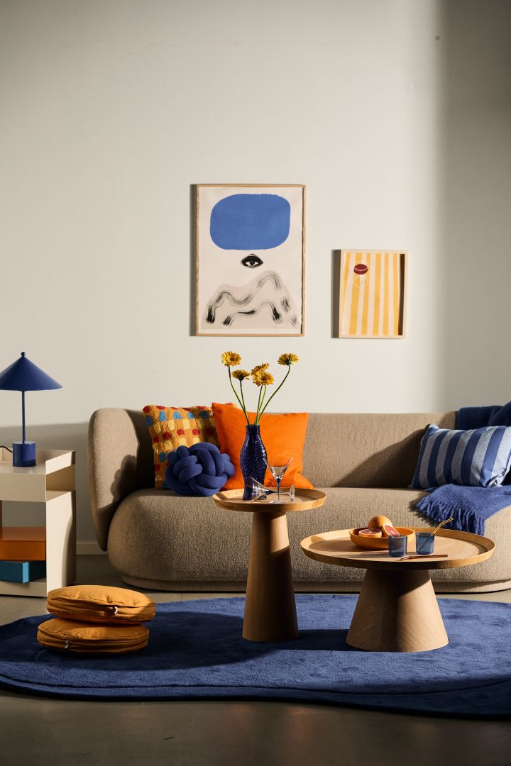 https://www.nordicnest.com/assets/contentful/p7vzp7ftmsr1/7rQniNqmhKiVNRnigTYjtn/15bebcd405c509e48a197bf59744b4ba/scandinavian-interior-design-trends-2024-mix-match-colourful-living-room-blue-orange.jpg?preset=tiny&dpr=2
