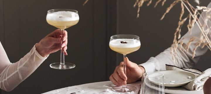 4 festive cocktail recipes for new year - elderflower drinks in Iittala Essence Cocktail glass.