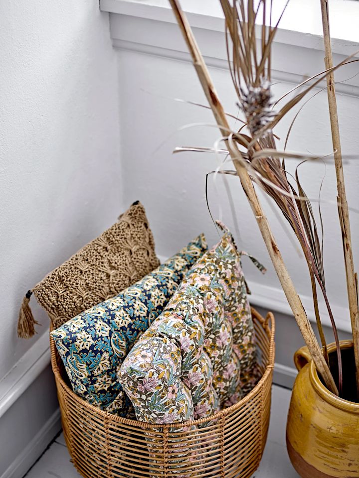 Here Mekkel storage basket in rattan, perfect for smaller chair cushions, a great idea for the balcony.