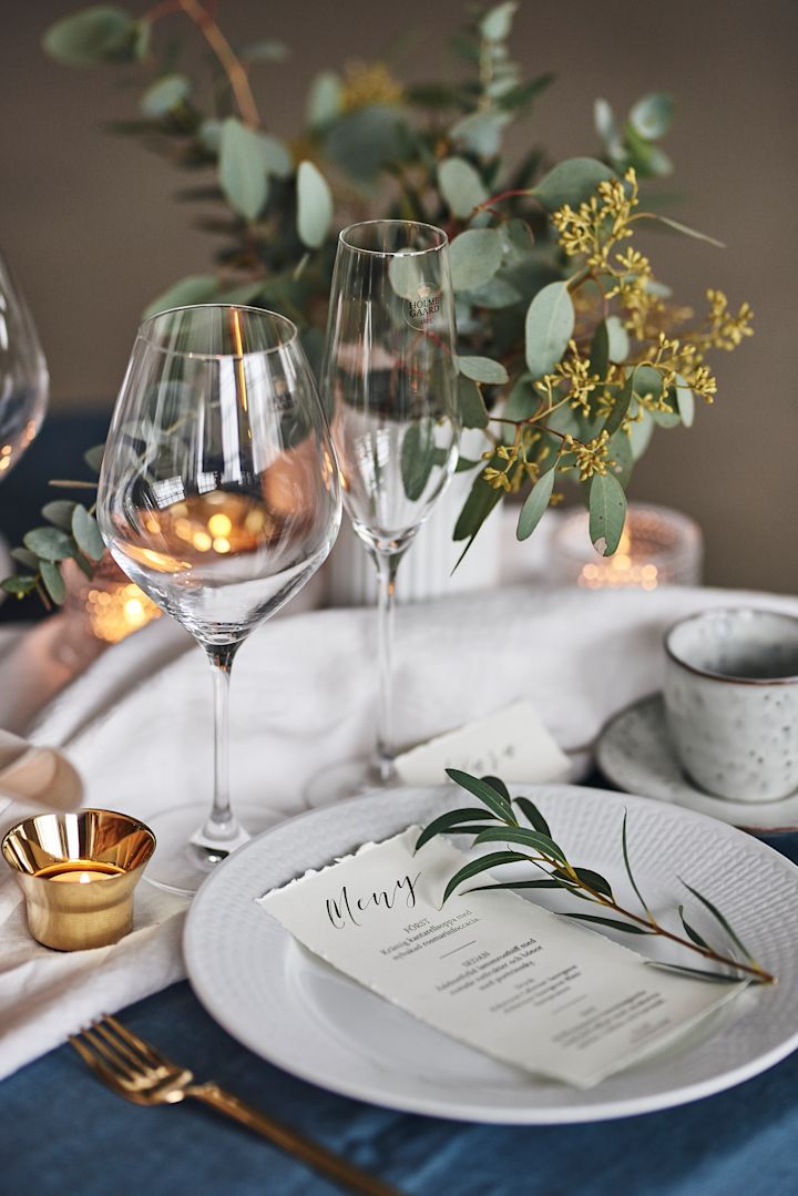 Design gifts for all occasions - the Cabernet red wine glasses from Holmegaard look great on an open shelf. 