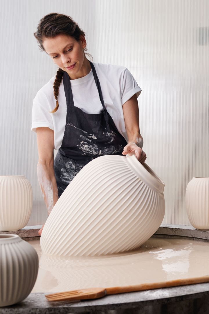 Each of Hammershøi vases is handmade, here you see a potter making a vase in Kähler's workshop. 