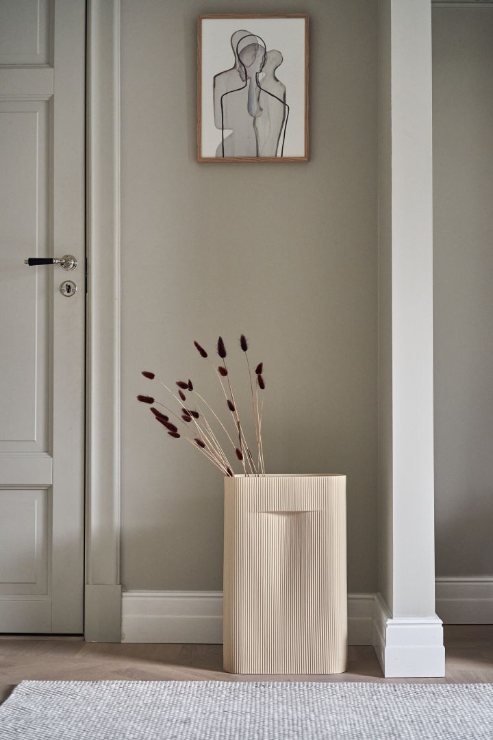 The Ridge vase in calming beige in a soothing greige hallway. 