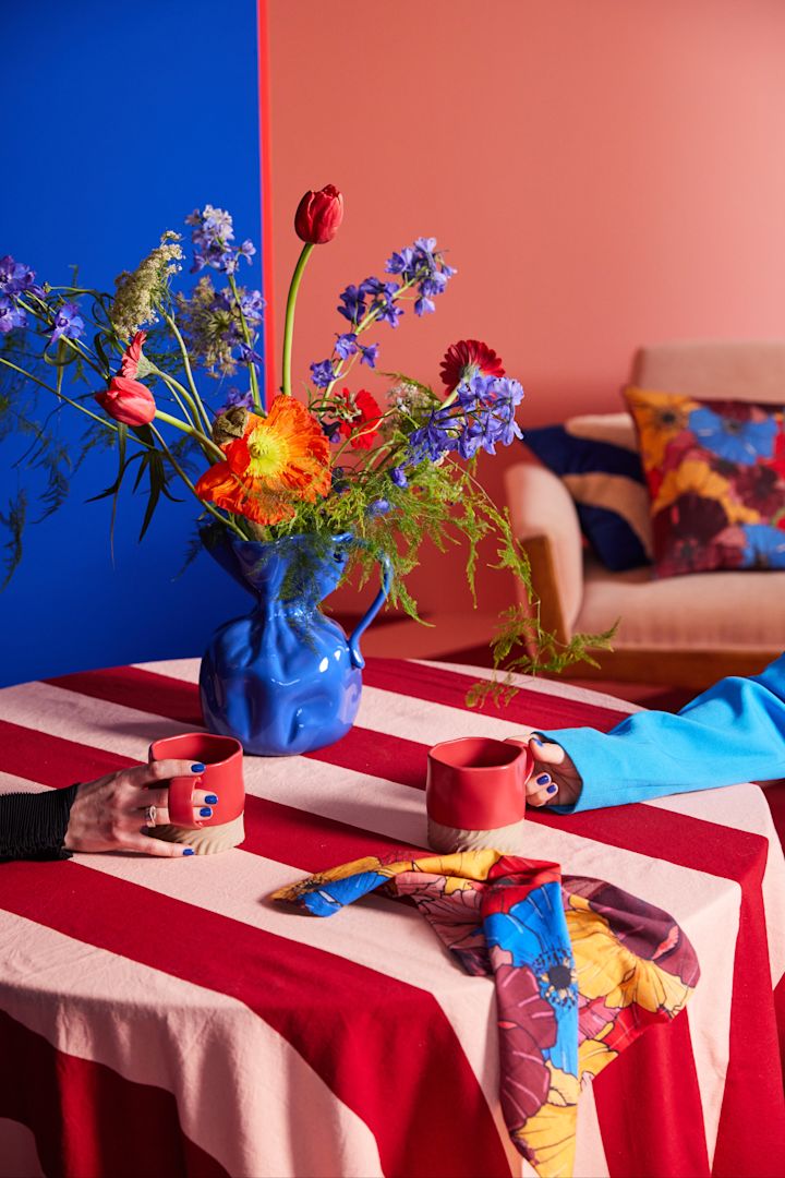 Spring 2024 interior design trends offer colour, statement details and a personal home. We like to decorate with the blue Crumple vase from ByOn.