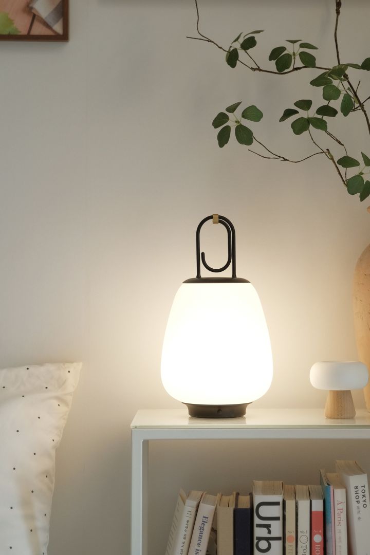 Here you see the portable Lucca table lamp in the home of @gippmy