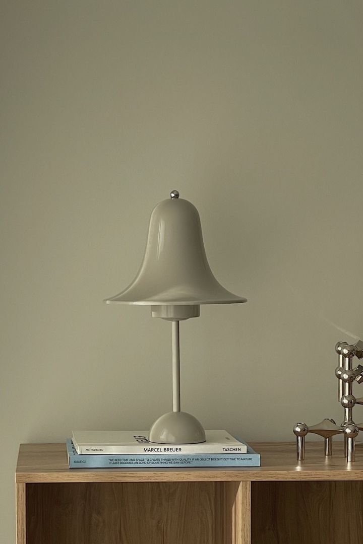 Here you see the Pantop portable lamp from Verpan, the perfect mushroom table lamp to update your home with. 