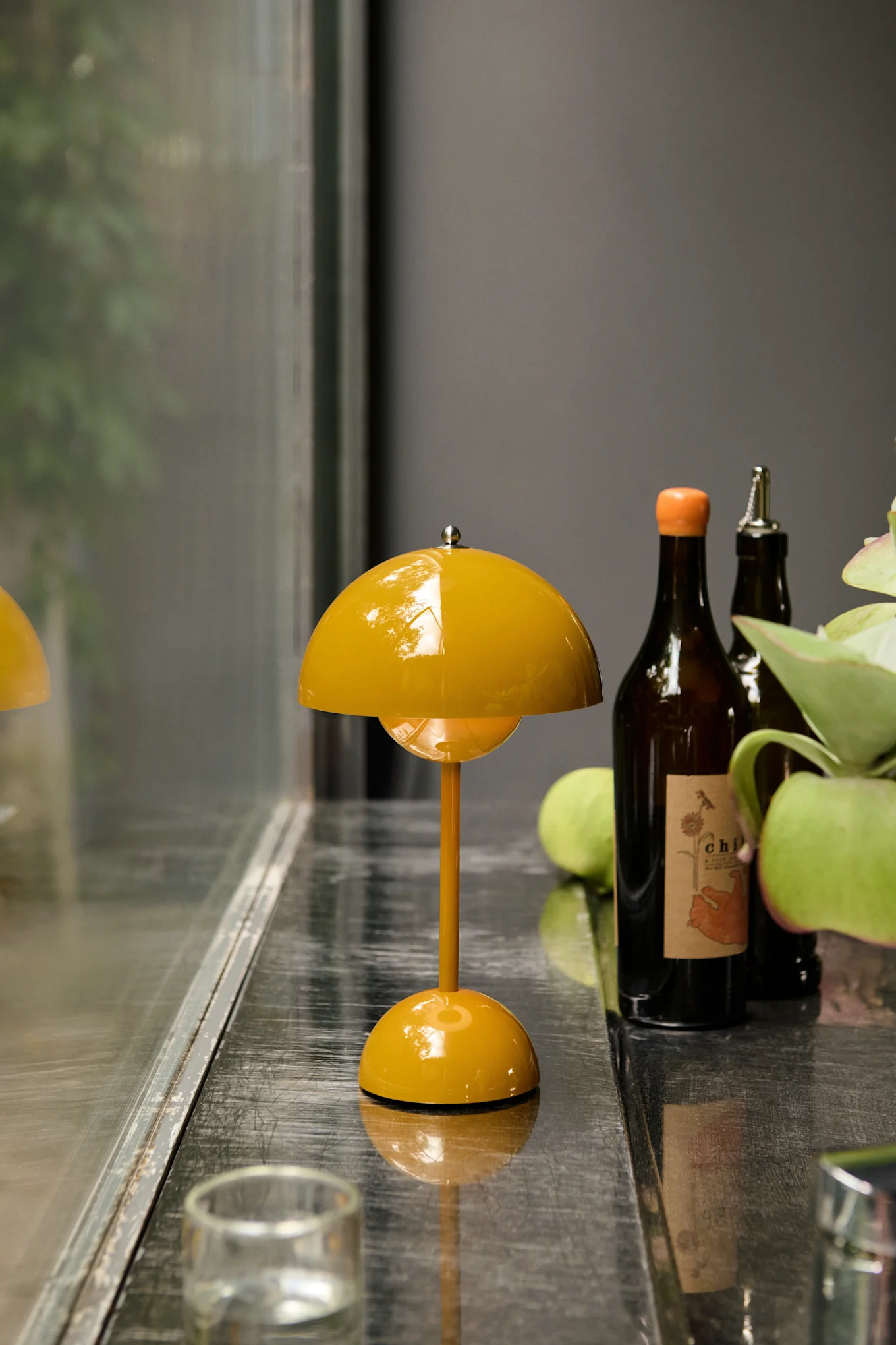 Mustard brown is one of the key colours within the colour trends of 2026. Shown here is a Flowerpot table lamp in this shade.