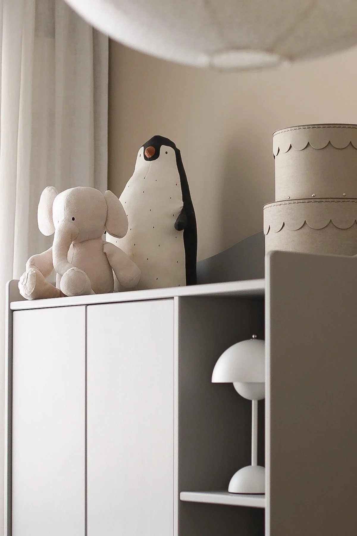 A portable table lamp such as the Flowerpot lamp in white from &Tradition, seen here with cuddly toys on the shelf of influencer @picbyellen, is a practical gift for a baby shower.