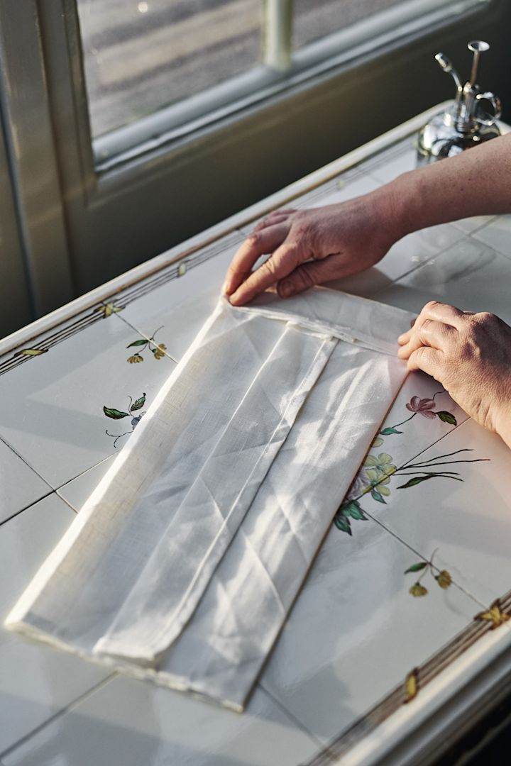 Napkin folding ideas - here you see step 3 in folding a stylish shirt. 
