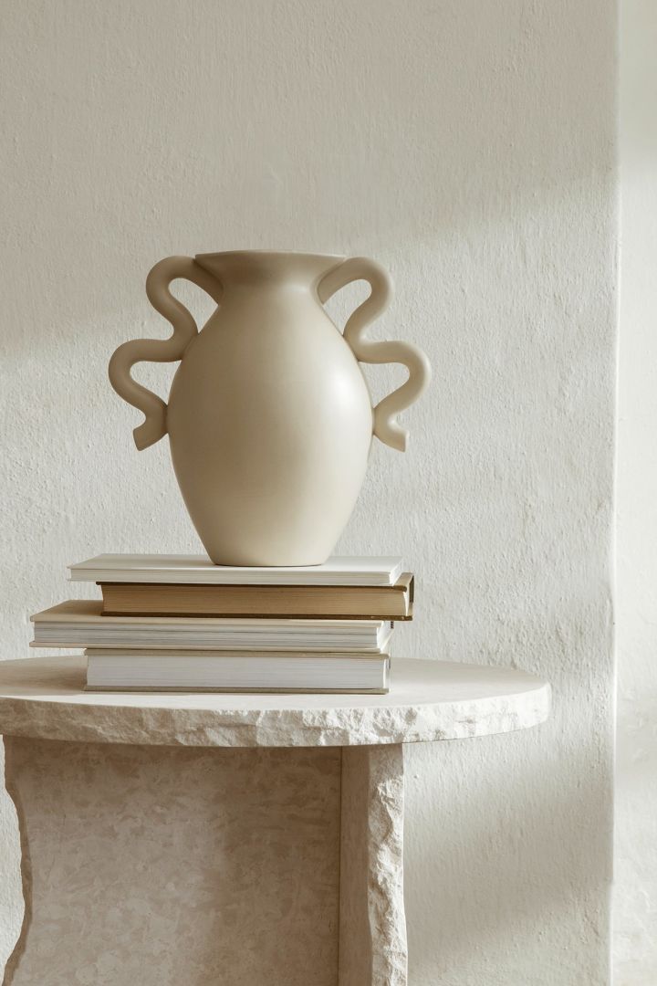 Undulating and round shapes are one of the interior design trends for spring 2022 that you can see in Verso vase from Ferm Living.