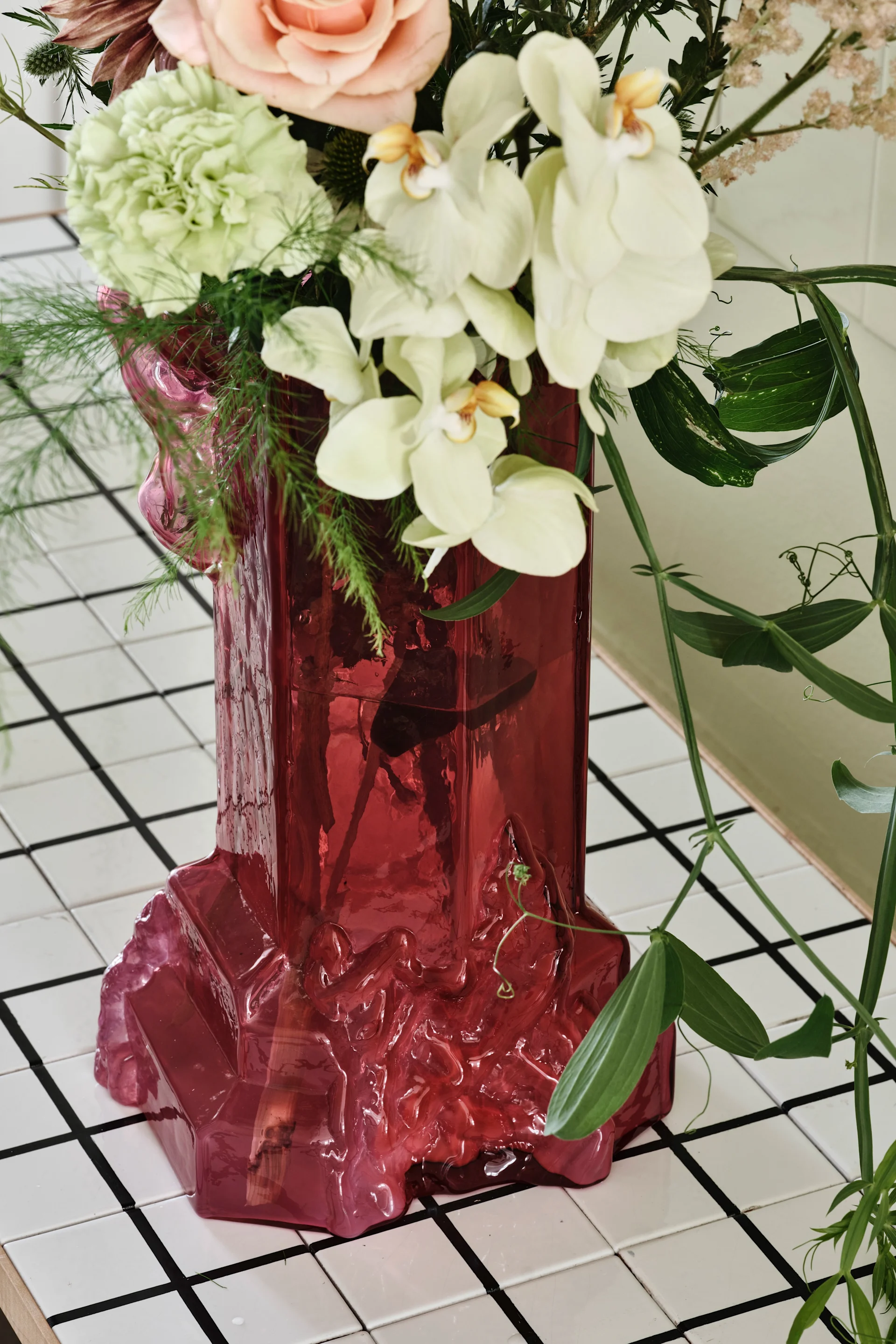 A beautiful pink vase from Kosta Boda, a fine example of craftsmanship to feature in interior design in 2026.