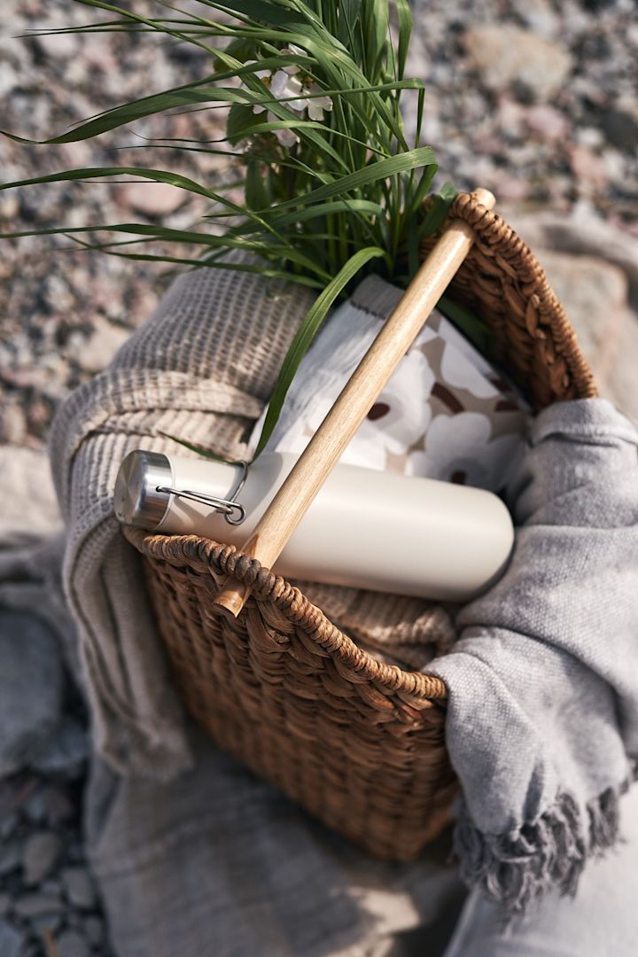 Pack a nice basket and bring the drink in stylish thermos bottles.
