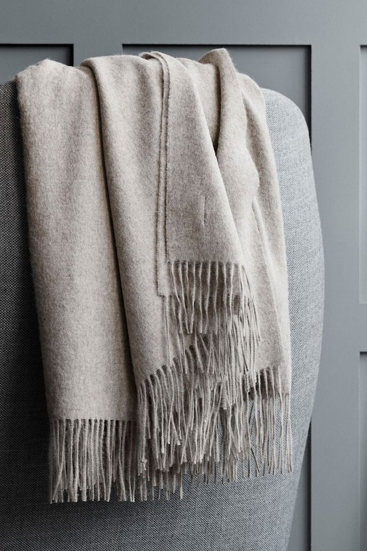Elvang Classic throw in beige from Elvang Denmark is an exclusive and elegant wedding gift idea.