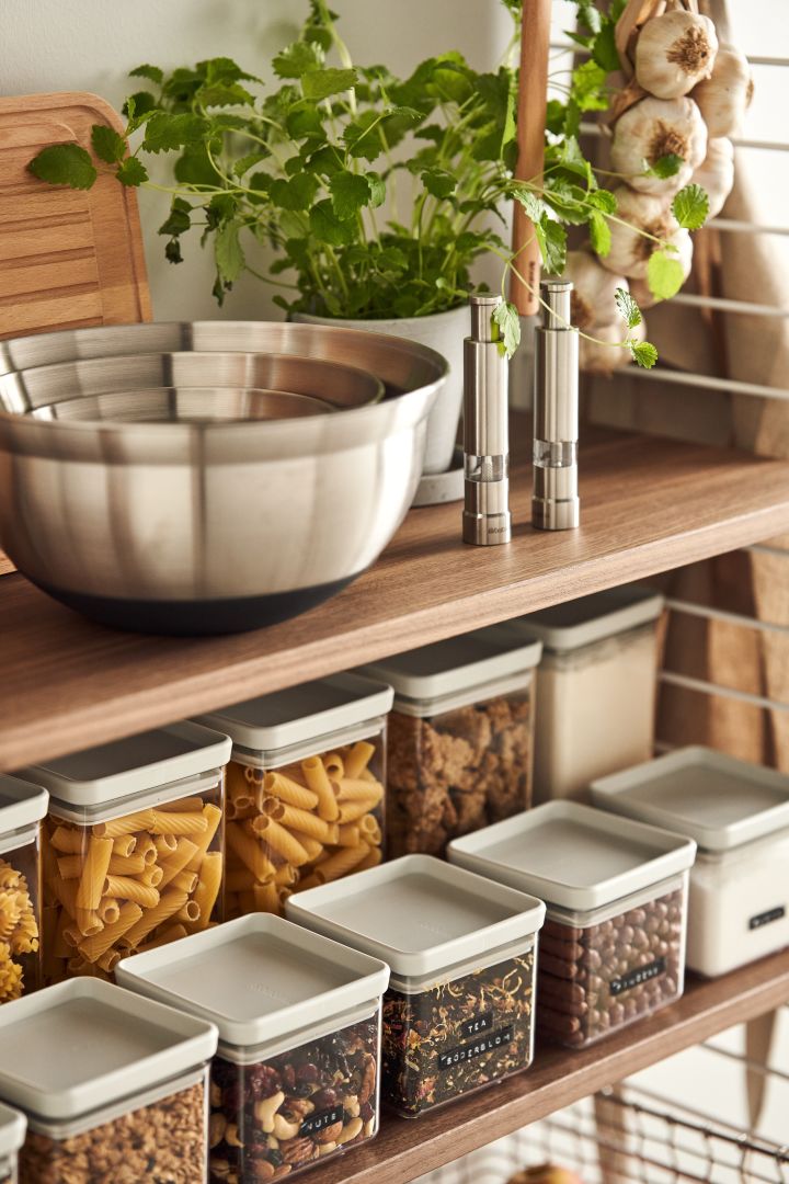 Organise the pantry with practical storage jars from Brabantia, add handy labels for an easier everyday life.