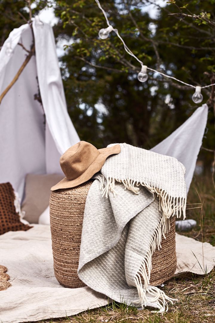 Make it cosy! Take your favourite pillows, blankets and rugs to keep warm.