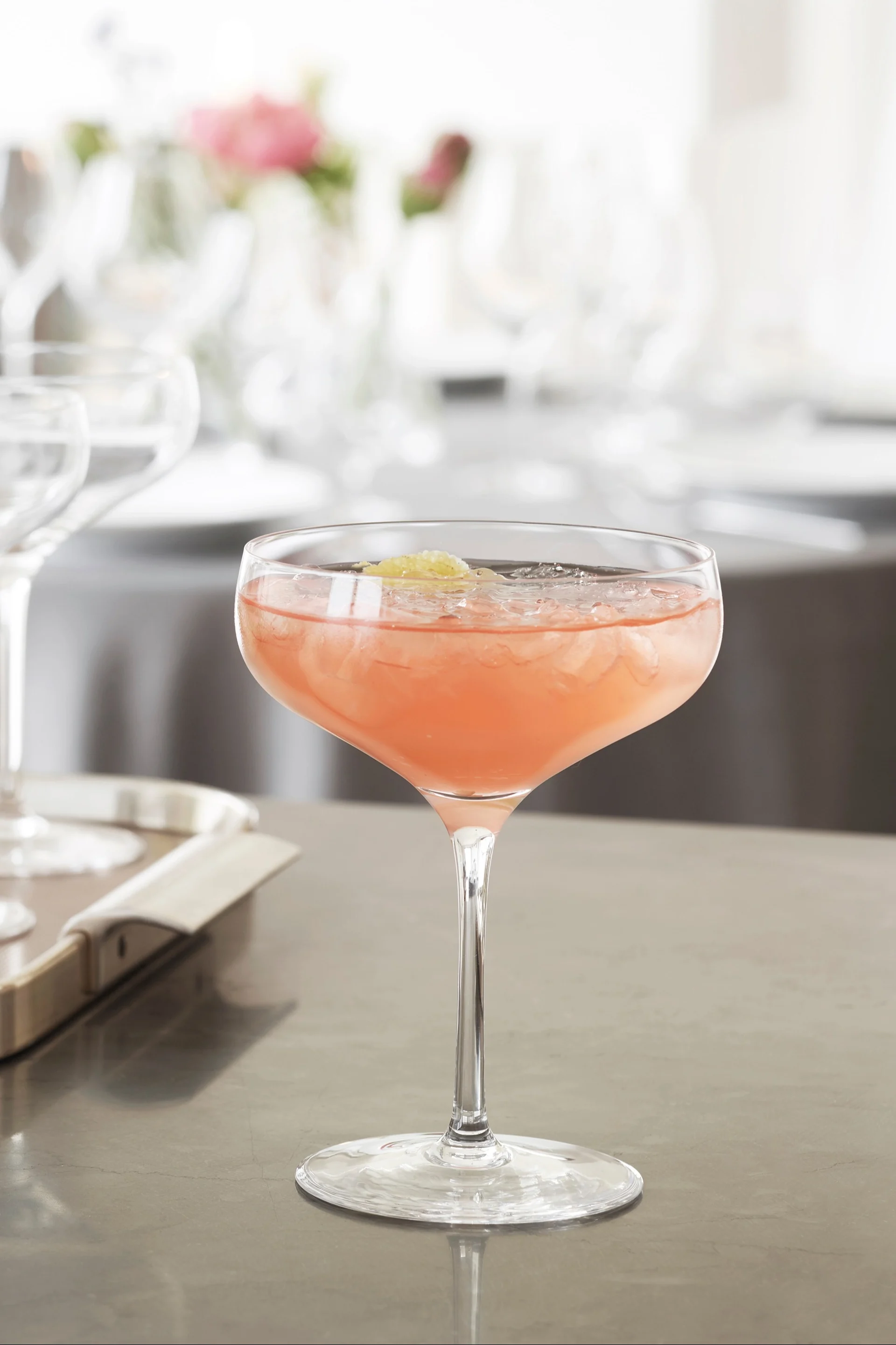 A mocktail with grapefruit, served here in a Cabernet cocktail glass from Holmegaard.