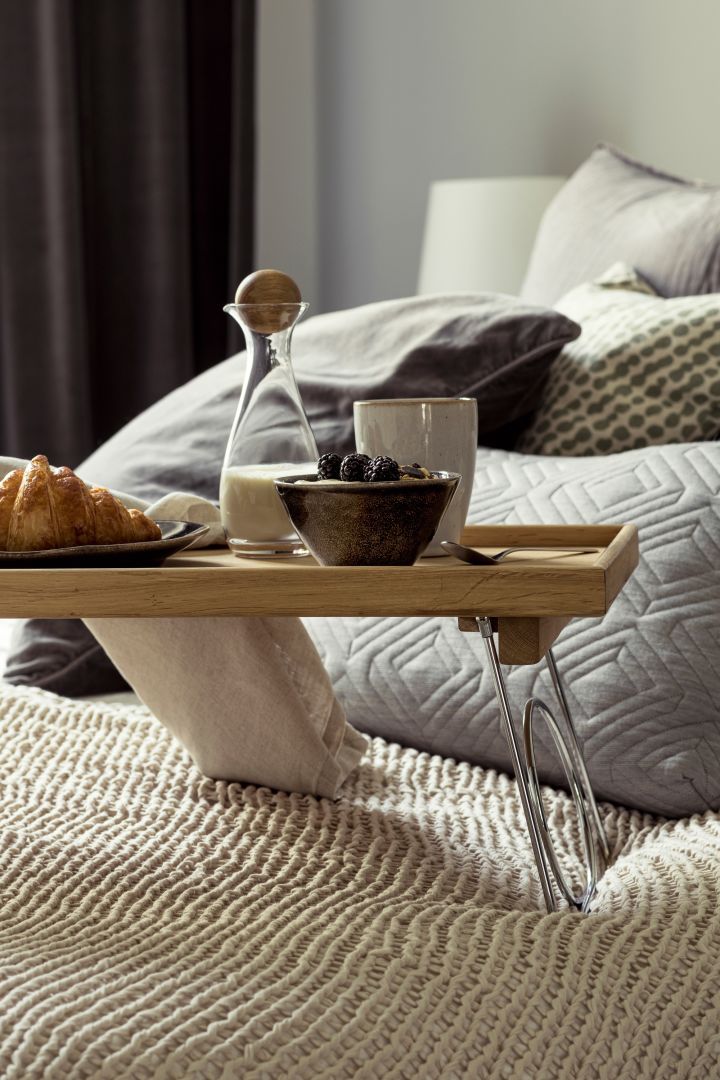 Serve breakfast in bed during Valentine's Day at home with Nature bed tray in oak from Saga form.