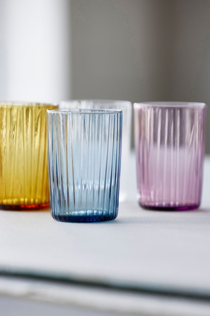 Fluted glass is one of this year's trends. The kusintha glasses from Bitz add a stylish splash of colour to the set table.