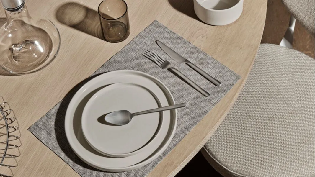 Blomus is a German design brand with simple design language as here in their porcelain Arrows in harmonious colors.