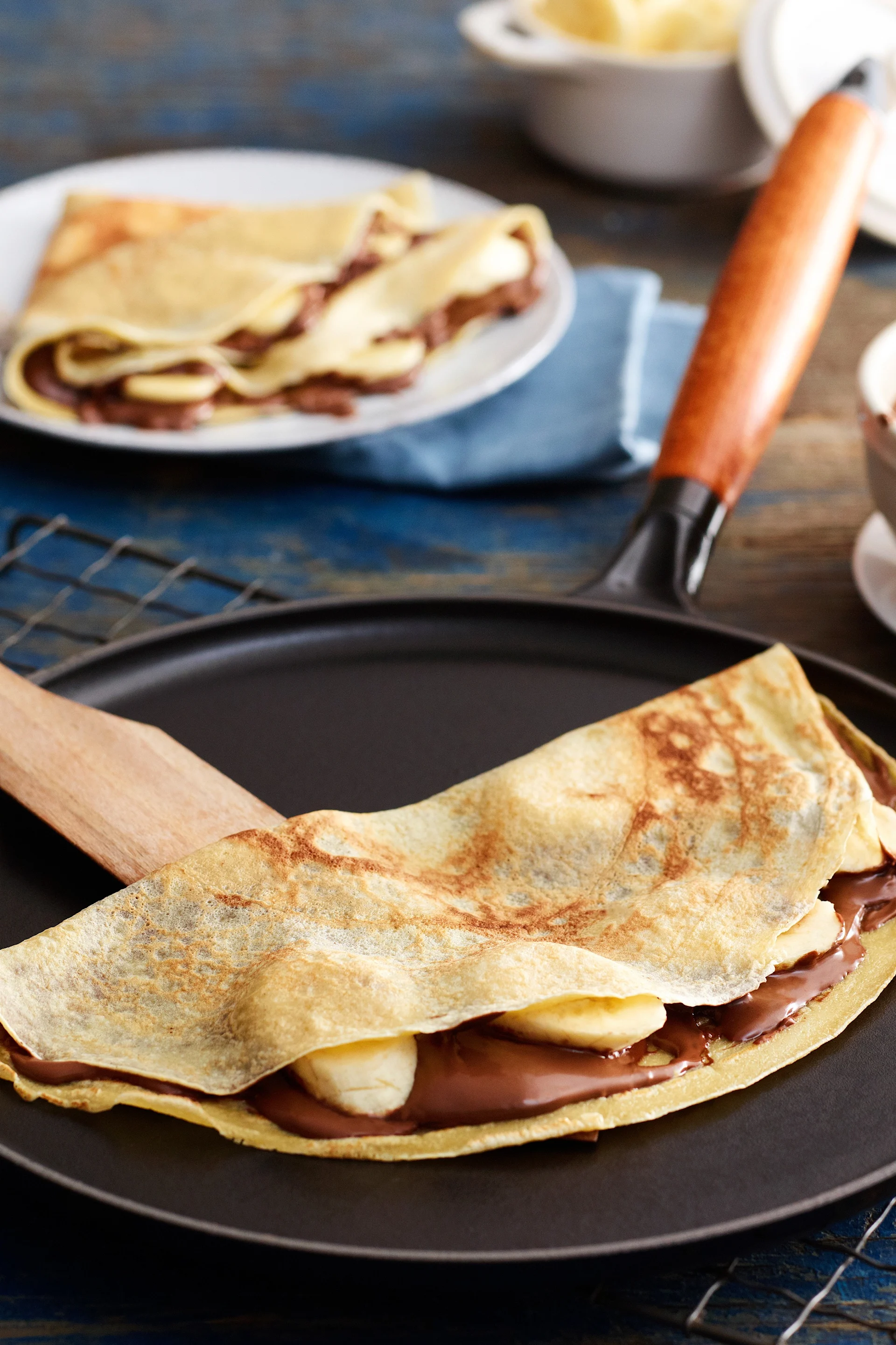 The vintage pancake pan from Staub is perfect for making crêpes with bananas and chocolate.